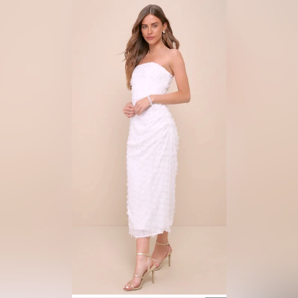 Lulus Dreamy Girl White 3D Floral Applique Strapless Midi Dress Sz med NWOT